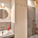 New Stunning 4 Bdrs Apt, With Ac - Le Marais Apartment