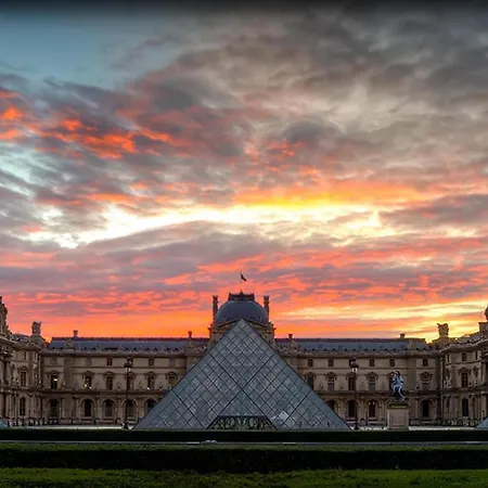 New Stunning 4 Bdrs Apt, With Ac - Le Marais Apartment *