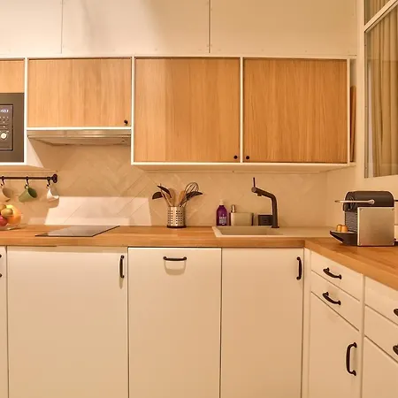 New Stunning 4 Bdrs Apt, With Ac - Le Marais * Parijs