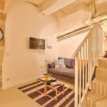 New Stunning 4 Bdrs Apt, With Ac - Le Marais Apartment *