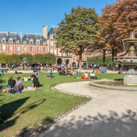 New Stunning 4 Bdrs Apt, With Ac - Le Marais Apartman *