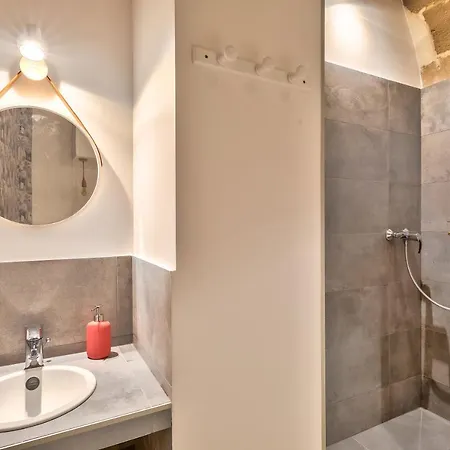 New Stunning 4 Bdrs Apt, With Ac - Le Marais アパート