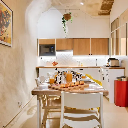 New Stunning 4 Bdrs Apt, With Ac - Le Marais Lejlighed *