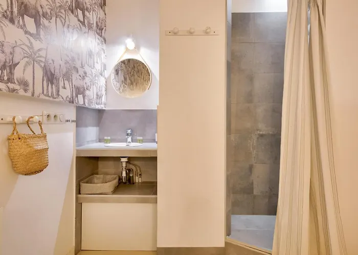 New Stunning 4 Bdrs Apt, With Ac - Le Marais * Paris