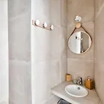 New Stunning 4 Bdrs Apt, With Ac - Le Marais شقة باريس