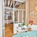 New Stunning 4 Bdrs Apt, With Ac - Le Marais شقة باريس